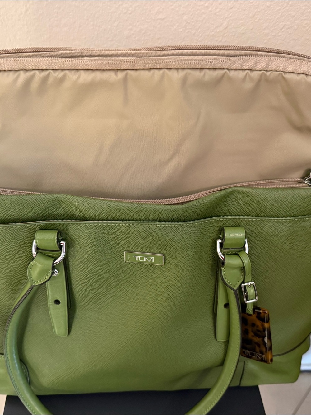 Tumi Green Tote with Tortoiseshell Tag, lots of pockets and laptop holder - Picture 8 of 13